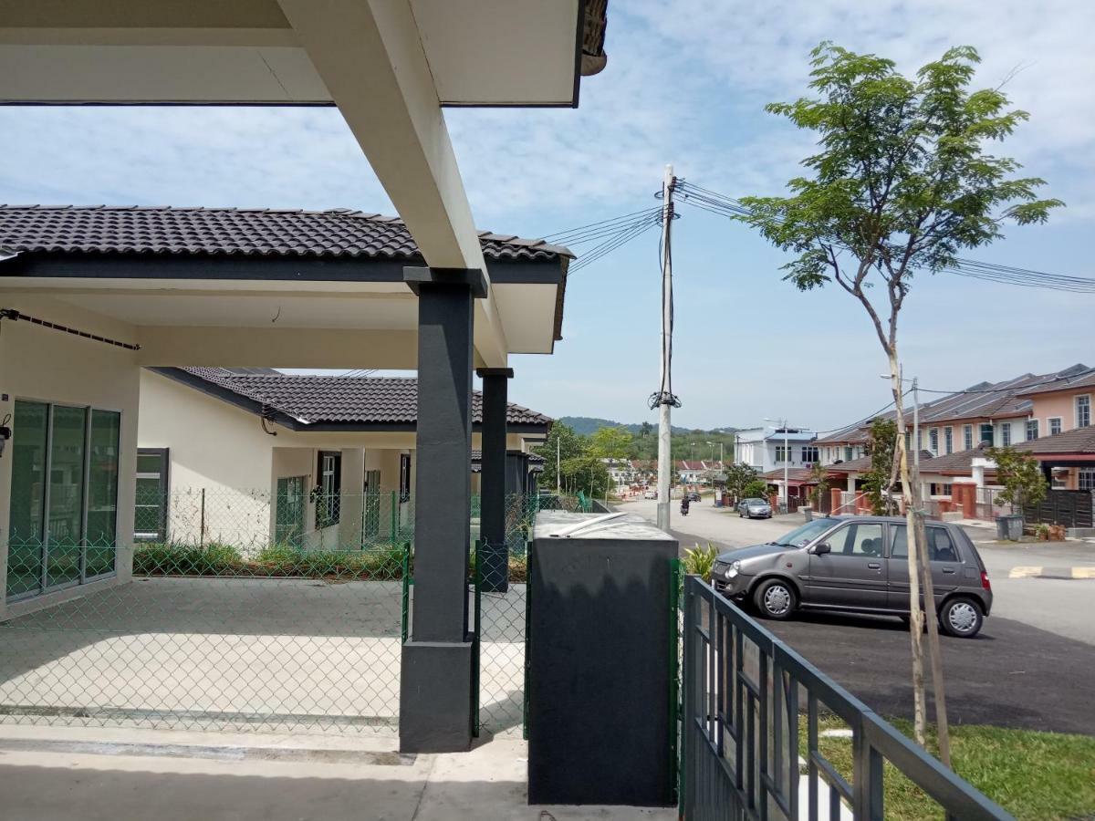 Ammaira Homestay@Alor Gajah Simpang Empat (Melaka) Exterior photo